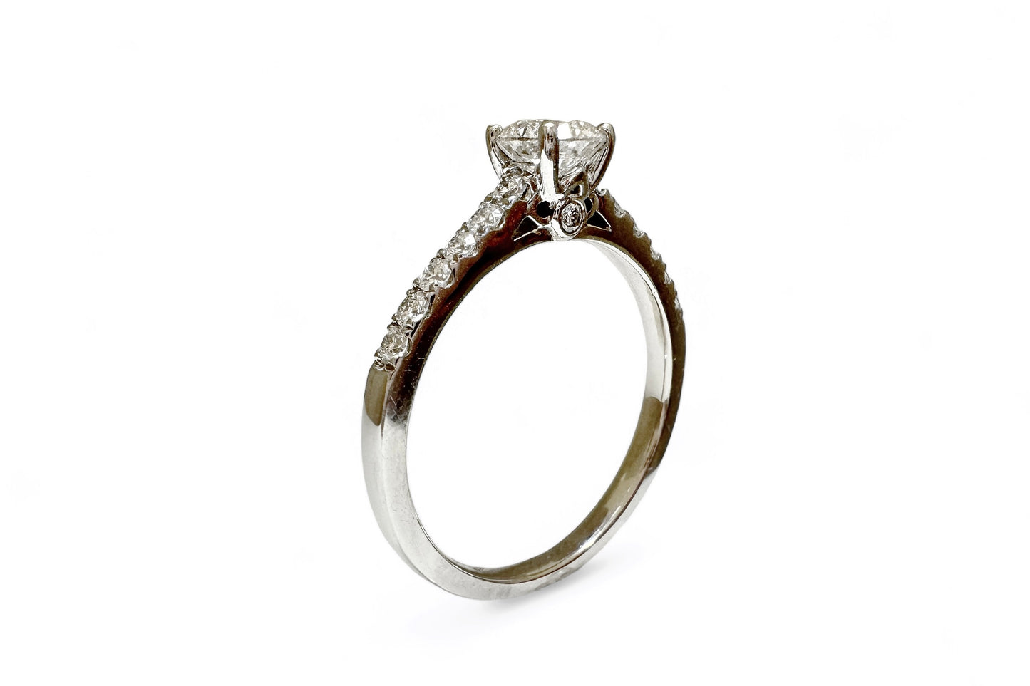 0.53 CT ROUND SOLITAIRE PAVÉ RING