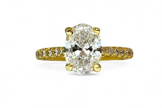 1.01 CT OVAL CUT SOLITAIRE PAVÉ RING