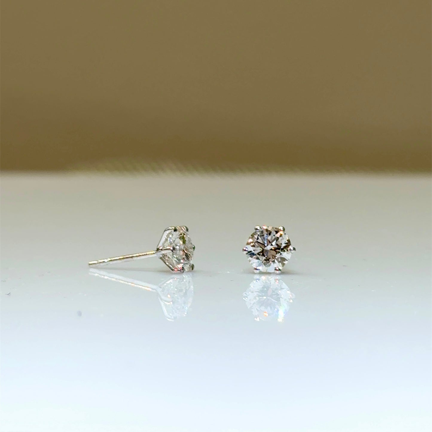 0.70 CT ROUND CUT DIAMOND SOLITAIRE EARRINGS