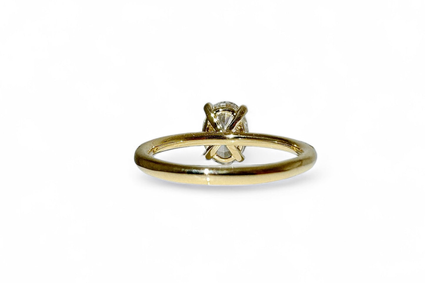 1.54 CT OVAL CUT SOLITAIRE PAVÉ RING