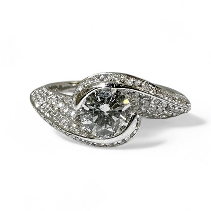 0.65 CT ROUND CUT TWIST SOLITAIRE PAVÉ RING