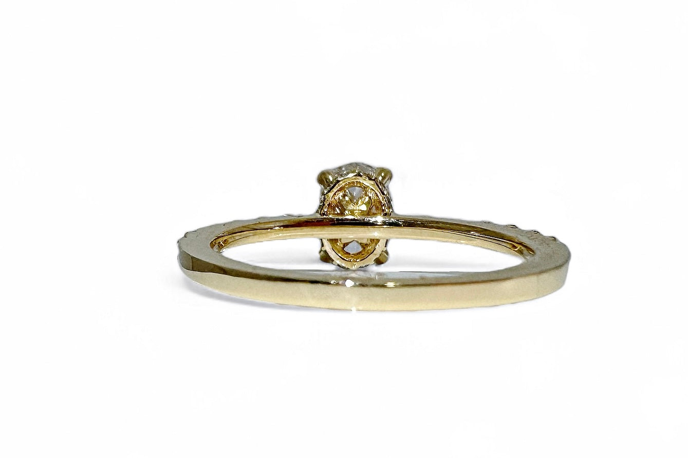 1.01 CT OVAL CUT SOLITAIRE PAVÉ RING