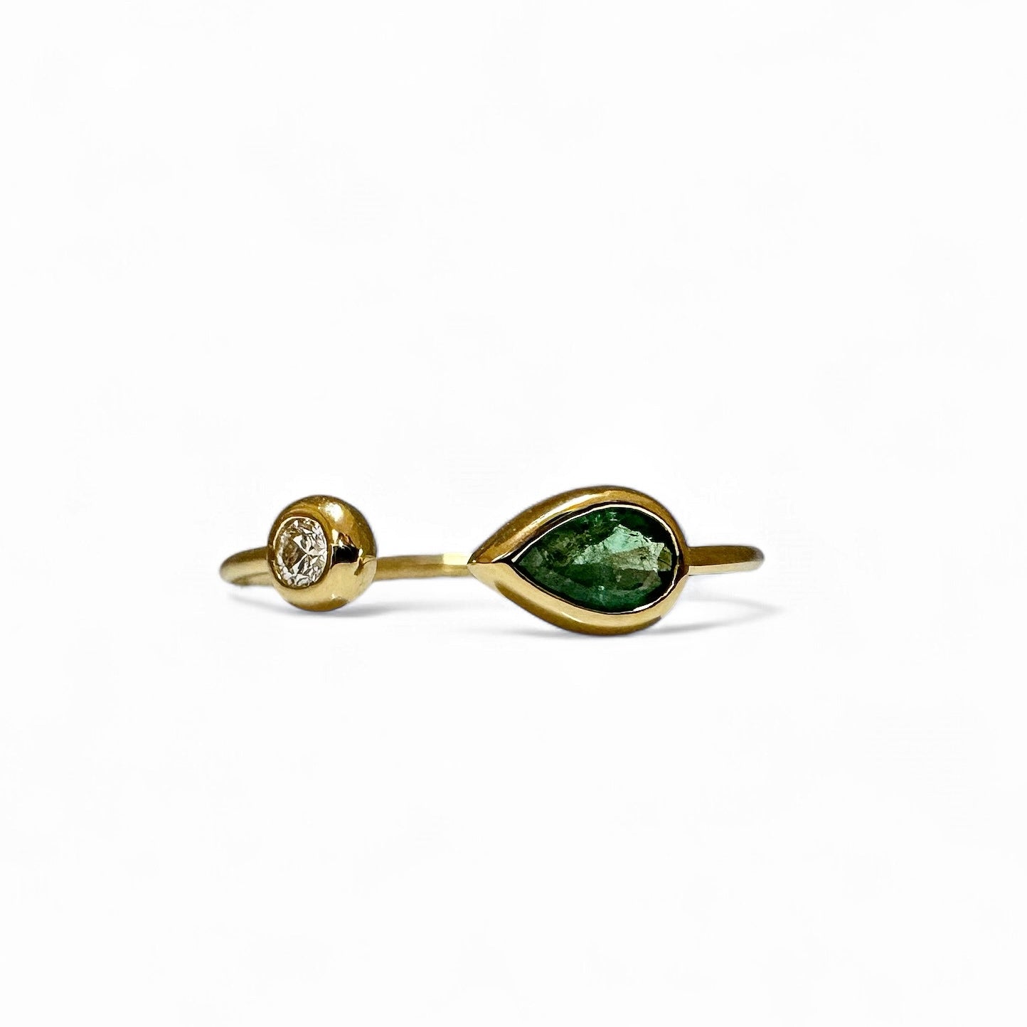 EMERALD BUTTON RING