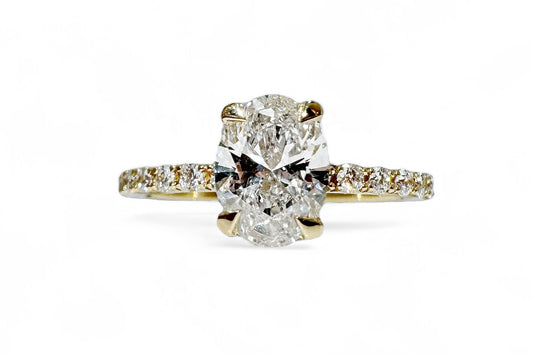 1.01 CT OVAL CUT SOLITAIRE PAVÉ RING