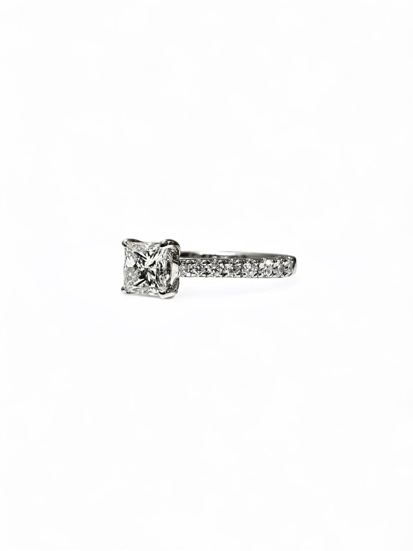 0.70 CT PRINCESS CUT PAVÉ RING