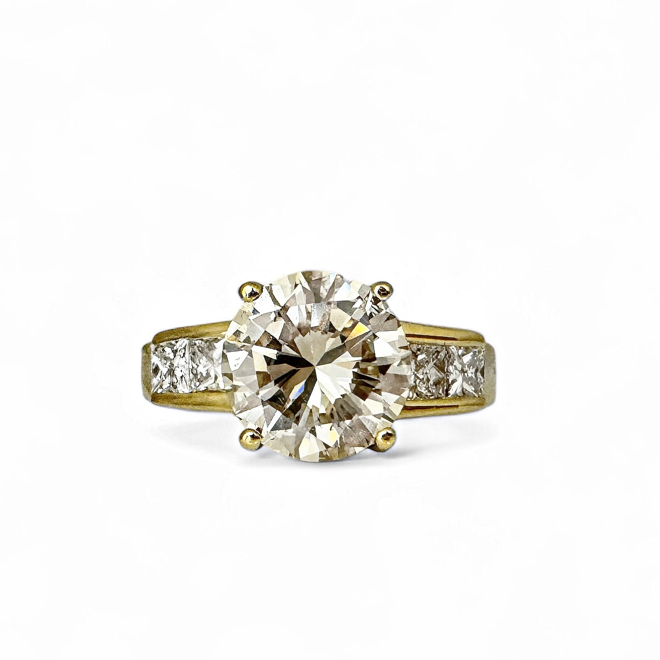 2.01 CT LIGHT BROWN ROUND SOLITAIRE