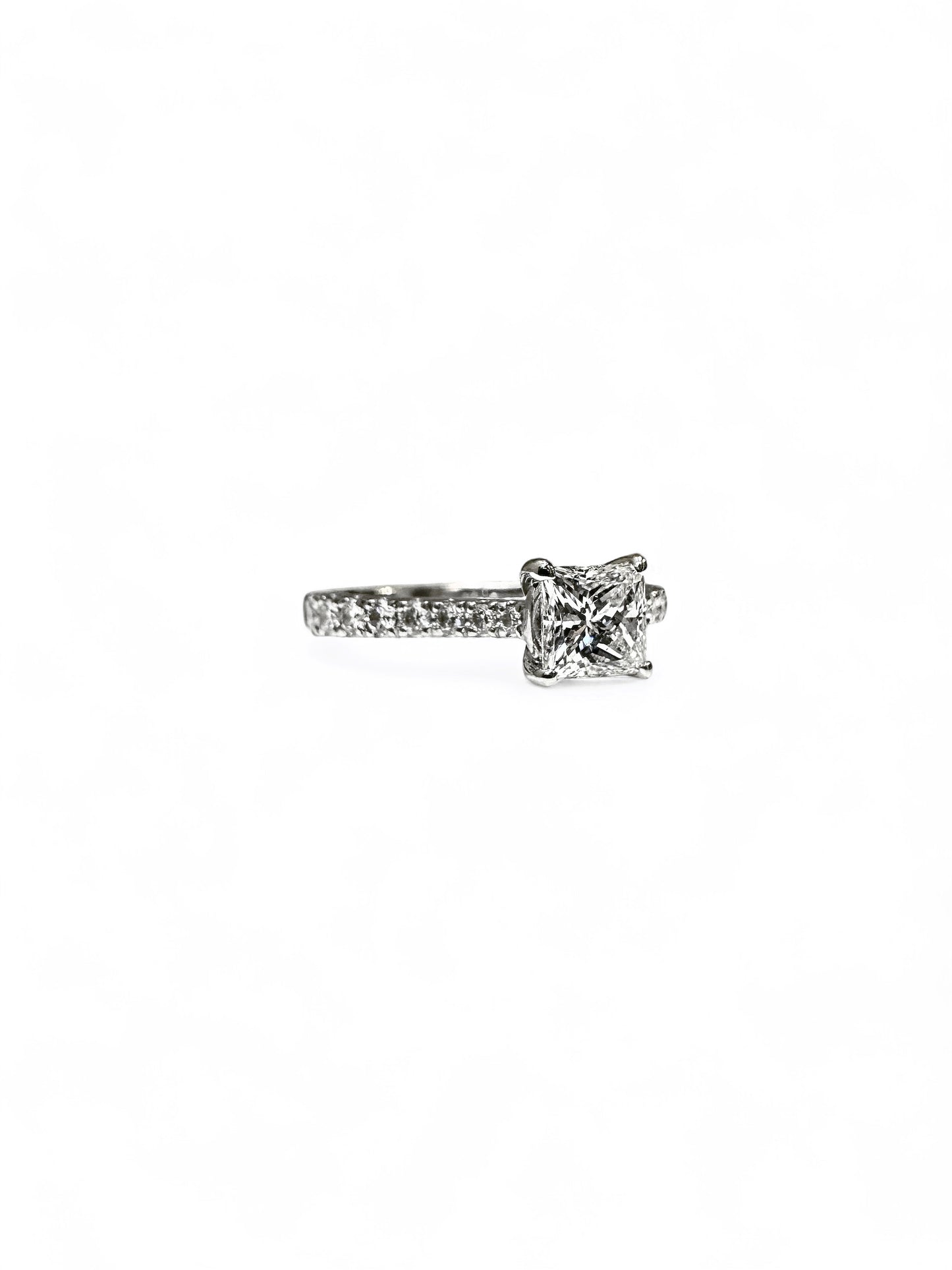 0.70 CT PRINCESS CUT PAVÉ RING