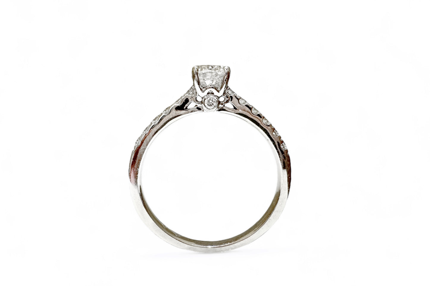 0.53 CT ROUND SOLITAIRE PAVÉ RING