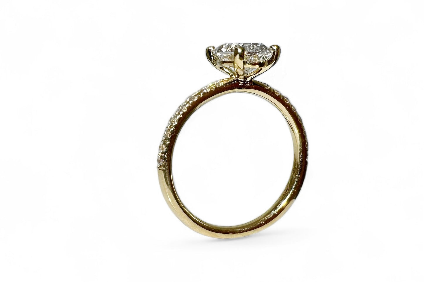 1.54 CT OVAL CUT SOLITAIRE PAVÉ RING