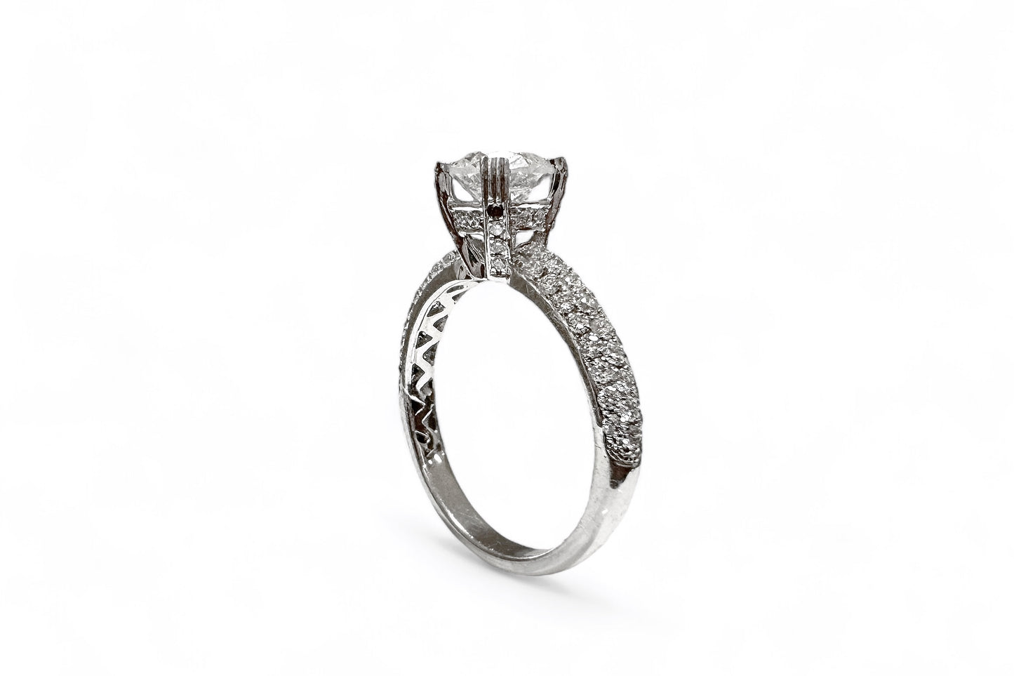 1.02 CT ROUND CUT PAVÉ RING