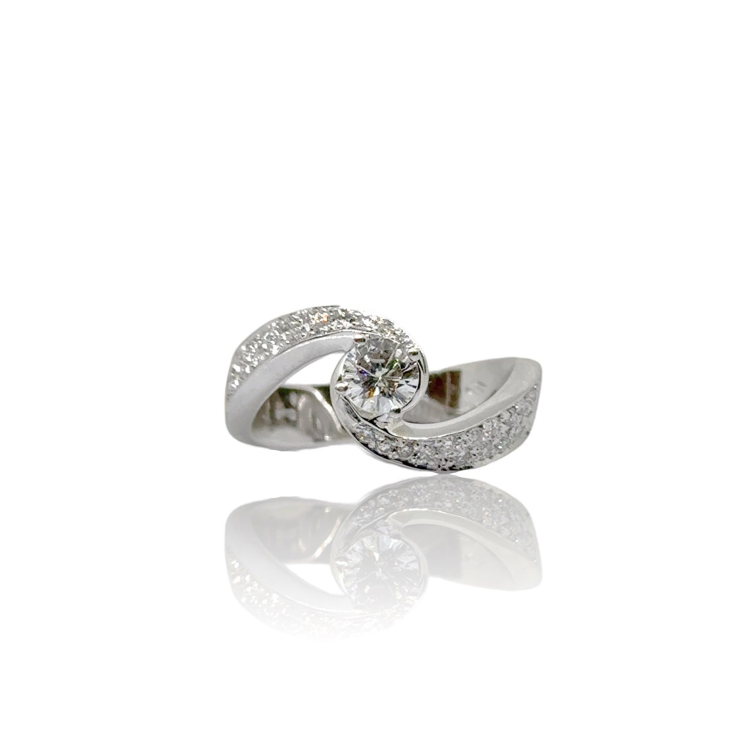 0.40 CT ROUND SOLITAIRE TWIST RING