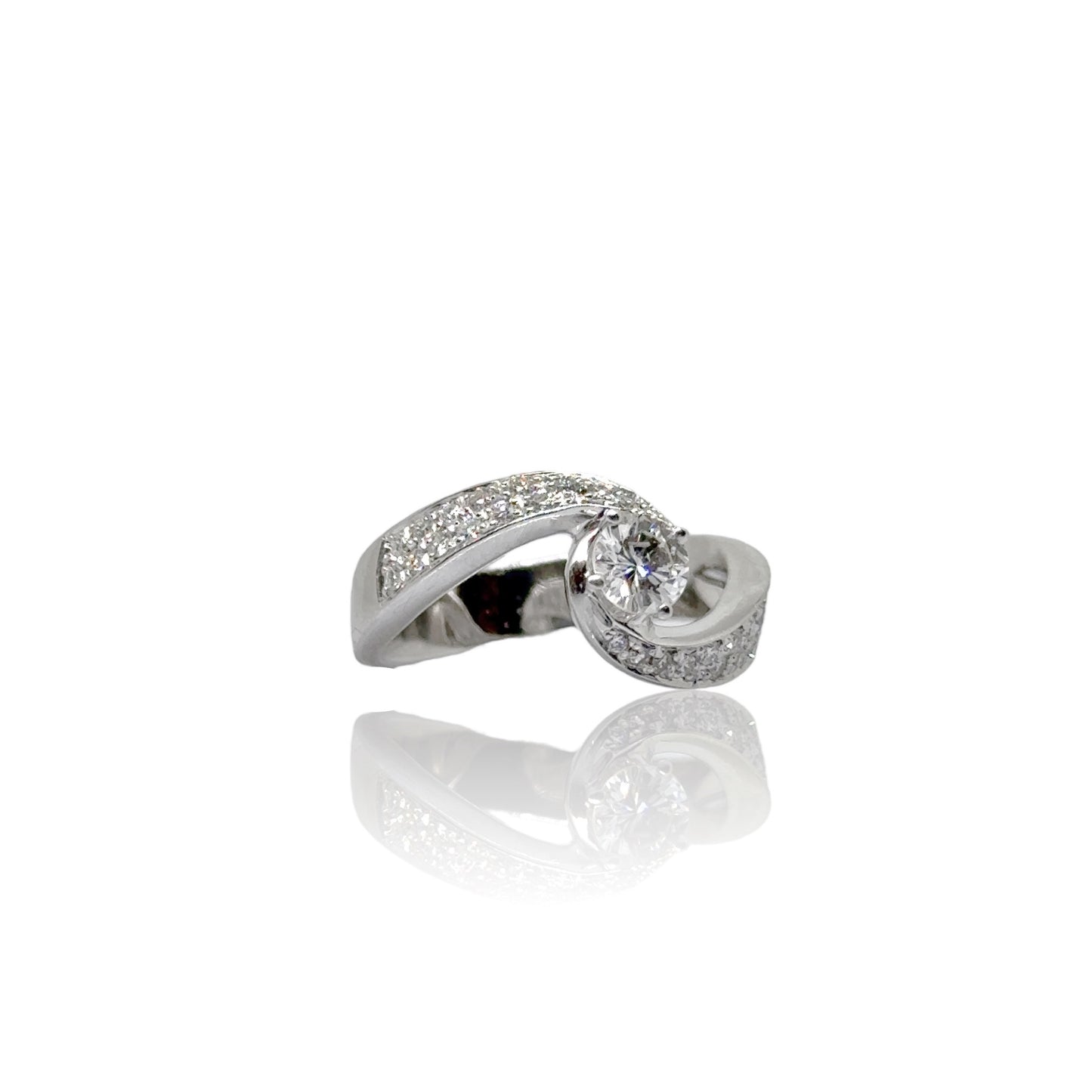 0.40 CT ROUND SOLITAIRE TWIST RING