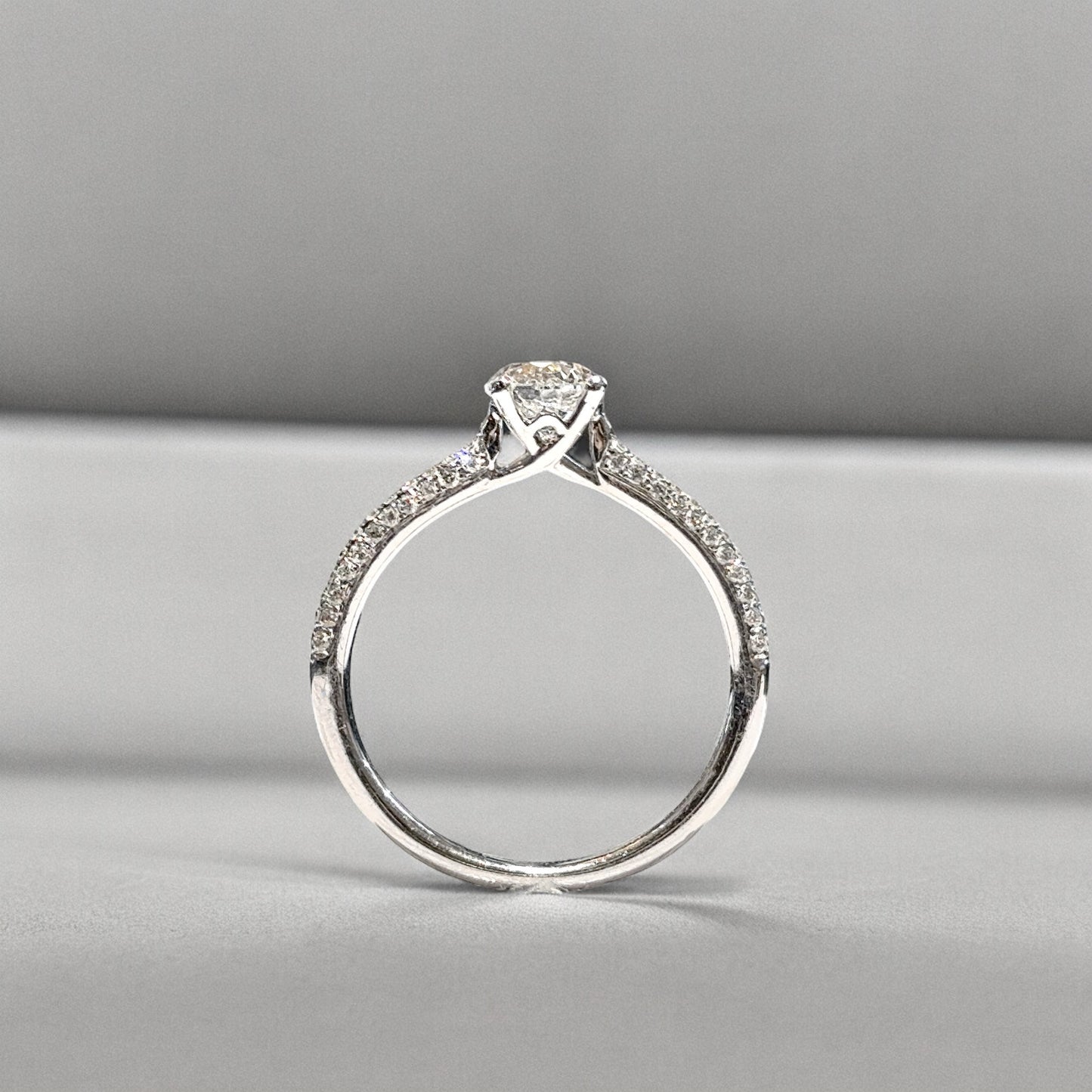 0.68 CT ROUND CUT ENGAGEMENT PAVÉ RING