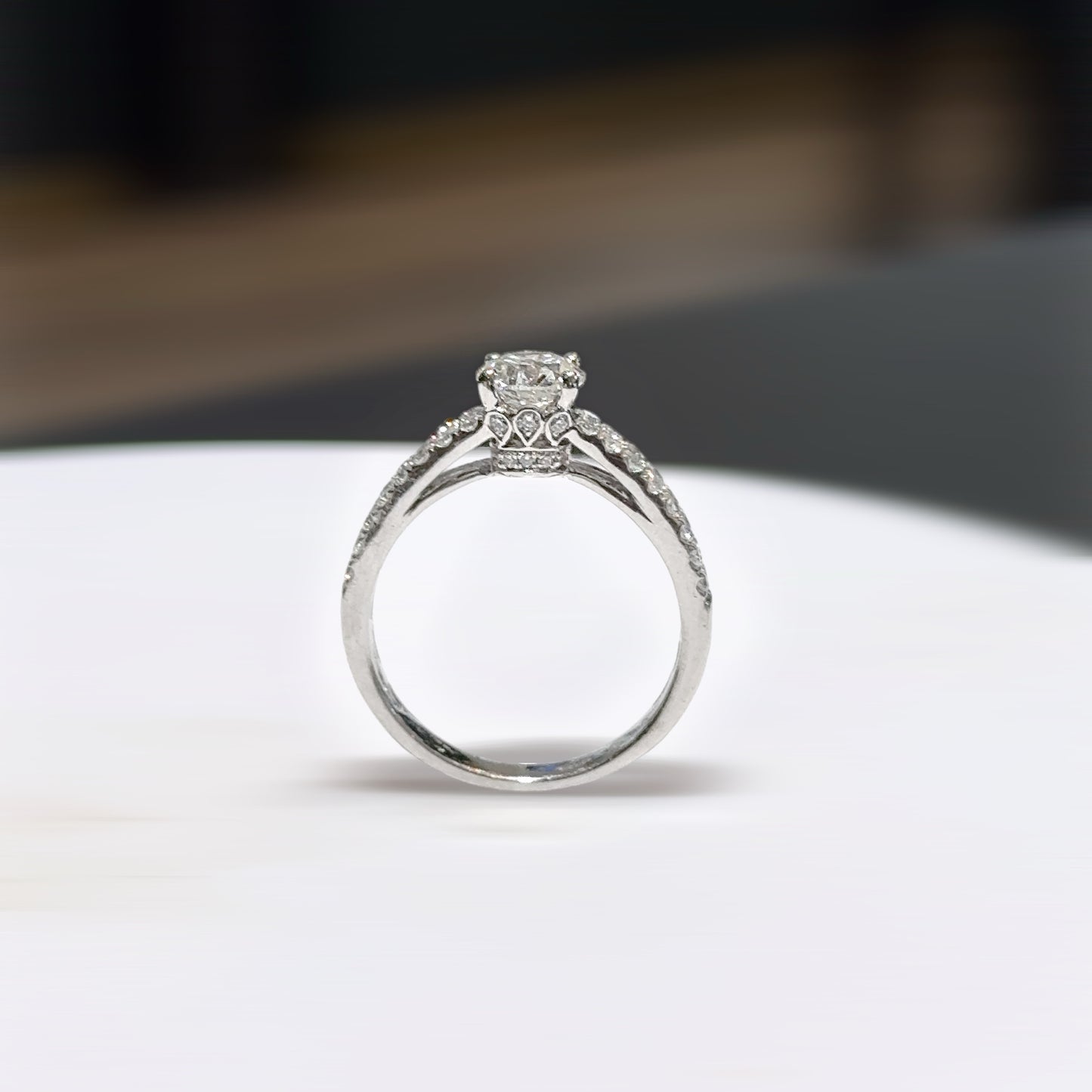 0.82 CT ROUND ENGAGEMENT RING