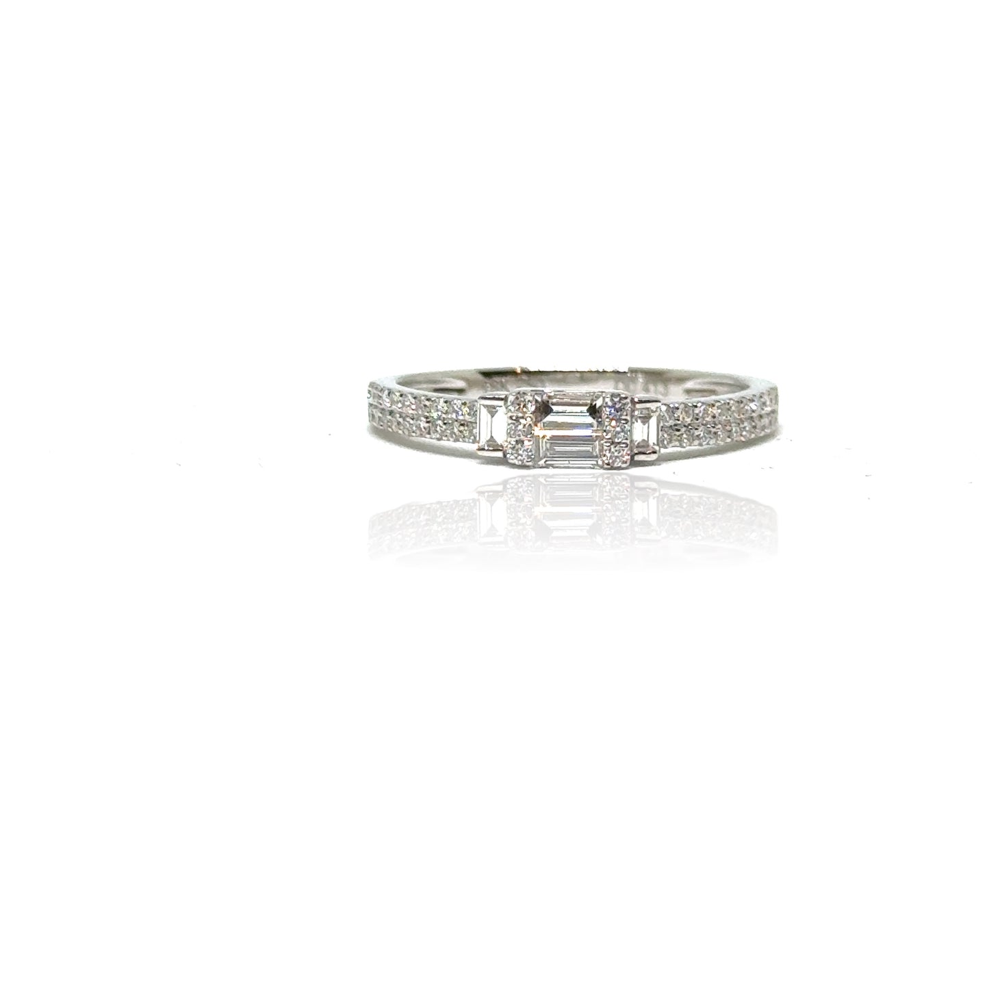 Baguette & Round Diamond Ring