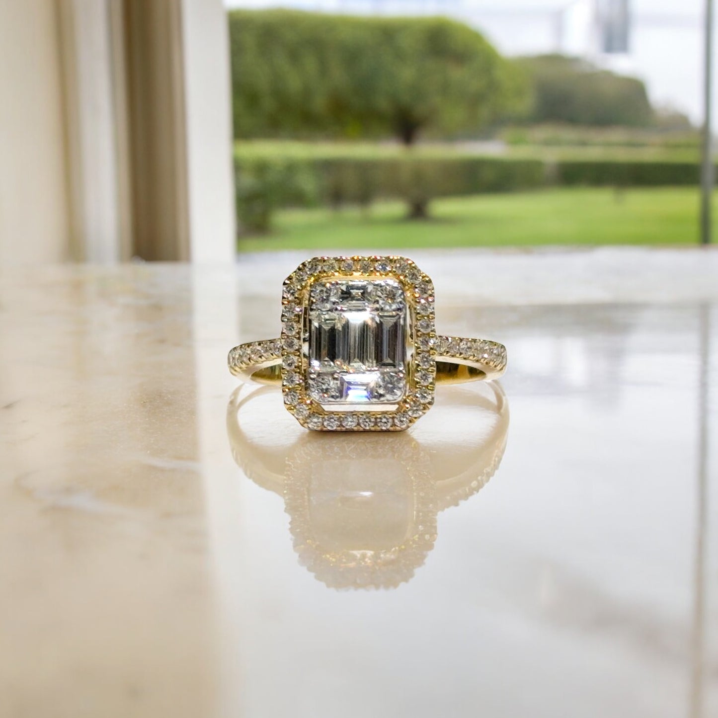 Illusion Entourage Diamond Ring (Large Zise)