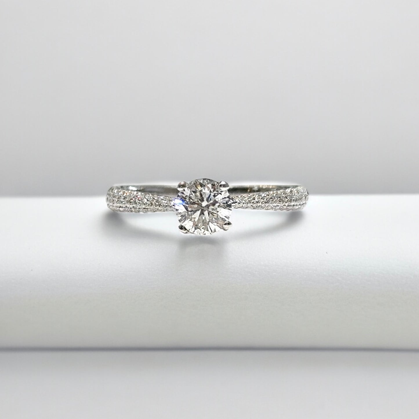 0.68 CT ROUND CUT ENGAGEMENT PAVÉ RING