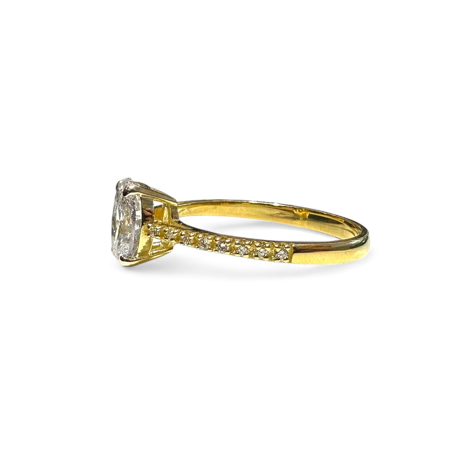 1.00 CT OVAL CUT SOLITAIRE PAVÉ RING